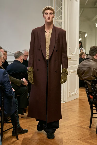 Look 28